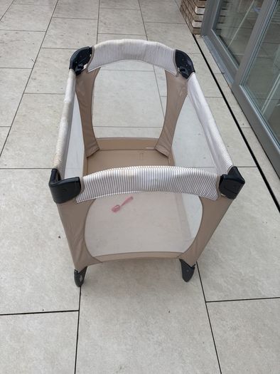 Baby travel cot