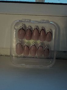 Press on nails