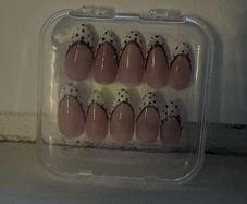 Press on nails