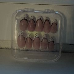 Press on nails