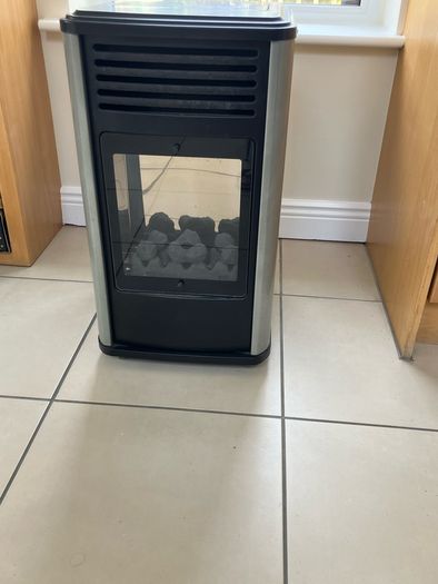 Gas heater and cylinder