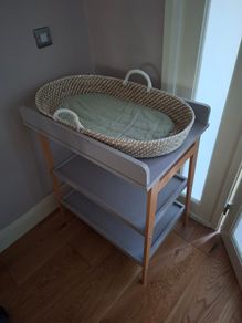 Changing table with woven changing basket