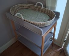 Changing table with woven changing basket