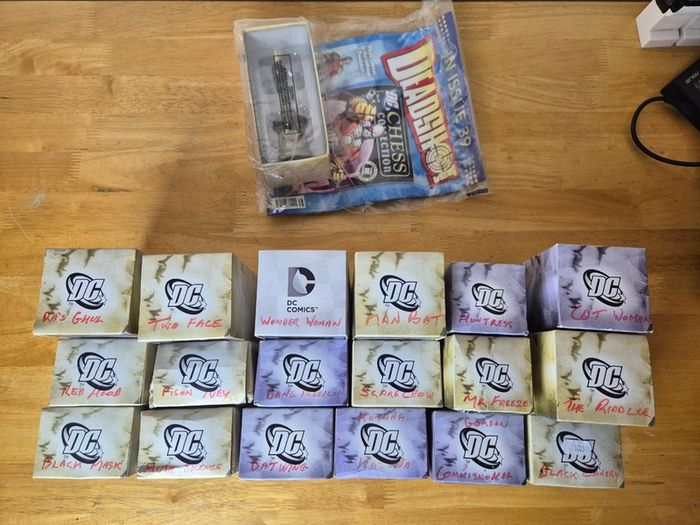 Eaglemoss DC Comics Chess Collection Figures Lot of 19 (With Deadshot Magazine)