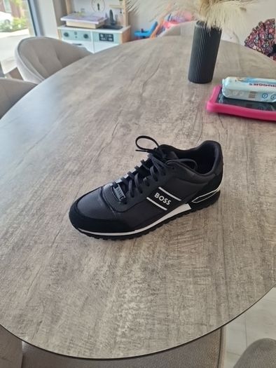 hugo boss trainer size 9