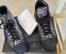 Shoe
