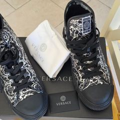 Shoe