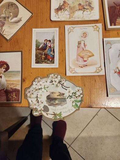 Beautiful Set Of 25 Reproduction  Vicorian Greeting Cards Of The Period 1860-1890 In Presentation Box. In Very Good Condition.