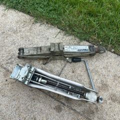 scissor jack