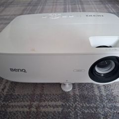 BenQ MH534 Projector