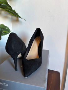 Ladies heels size 6