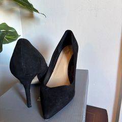 Ladies heels size 6