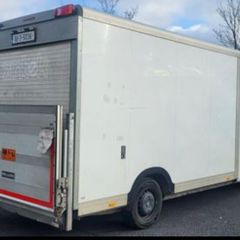 Renault Master Luton low loader with tail lift