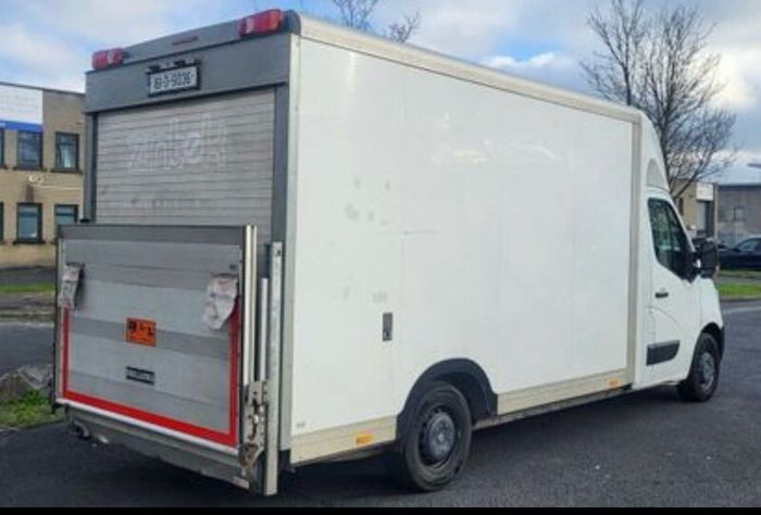 Renault Master Luton low loader with tail lift