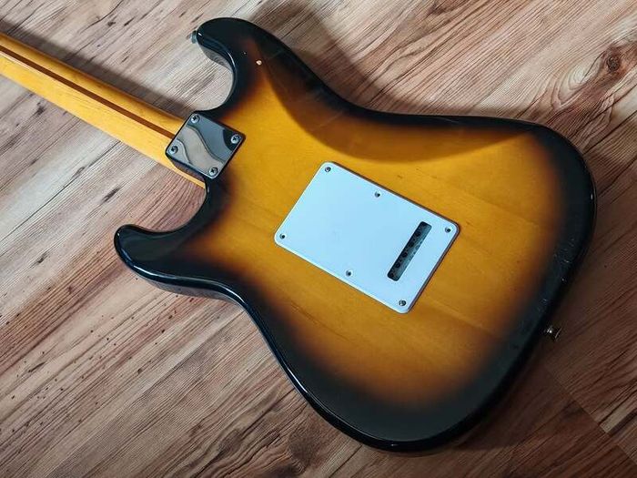 Fender Japan Vintage Series '57 Stratocaster (Delivery available)