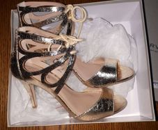 Carvela Gold Shoe Brand new in box never woren
