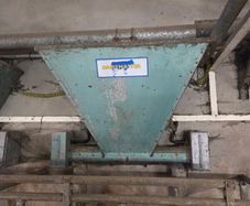 Milking parlour feeders
