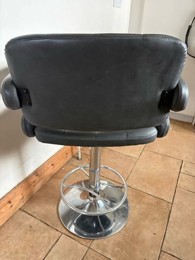 bar stool