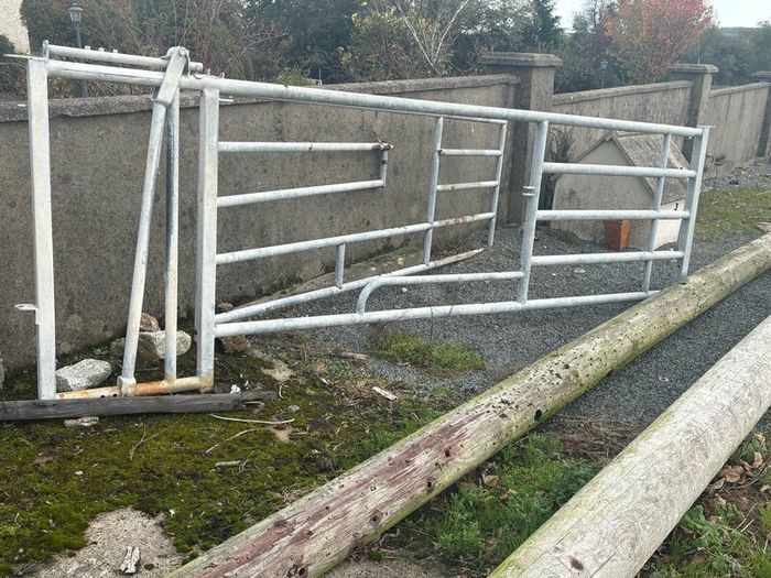 Calving gate
