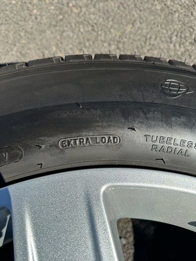 Land Rover Defender 20" Genuine Alloy wheels