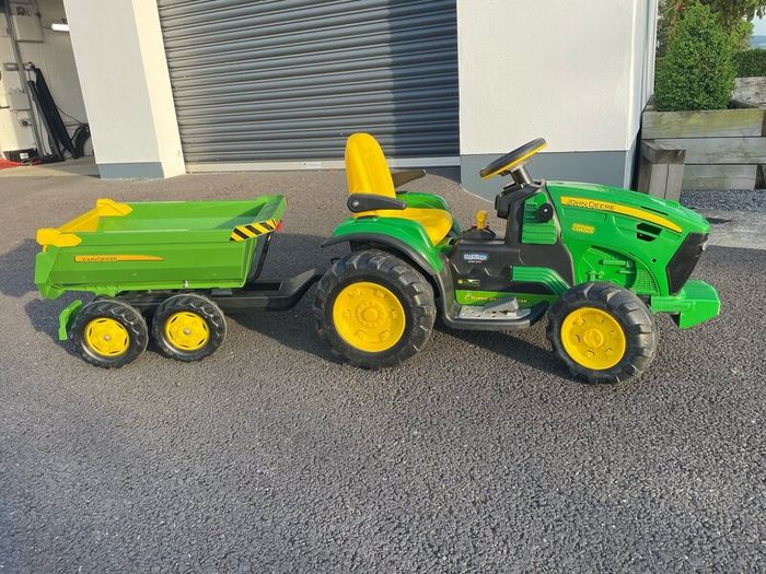 John Deere electric tractor