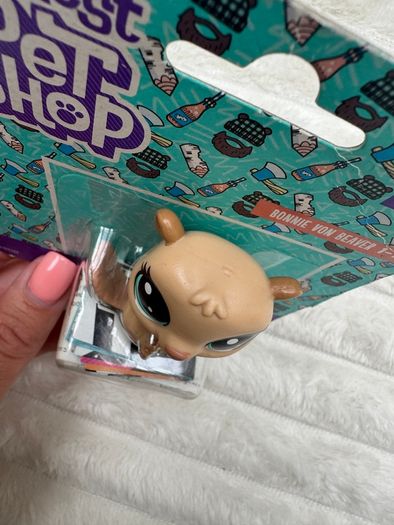 Littlest Pet Shop Bonnie Von Beaver 1-135 LPS Please see pictures