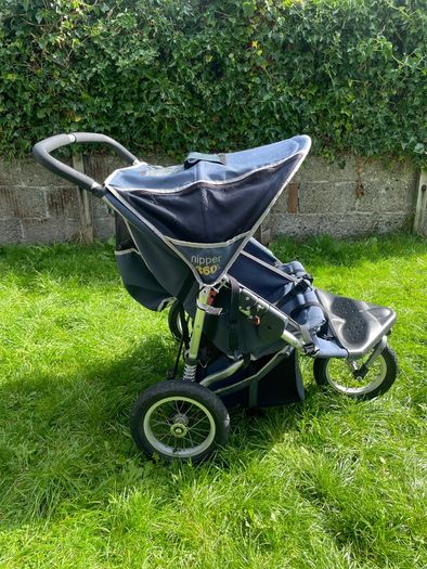 Out n About Nipper 360 double buggy with rain cover