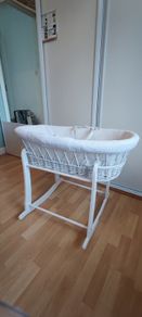 White Moses basket with stand / Cot