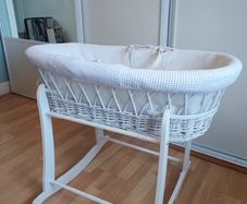 White Moses basket with stand / Cot