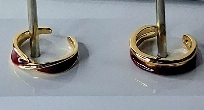 A Pair of Burgundy Oil Drip Rings with Open Ring