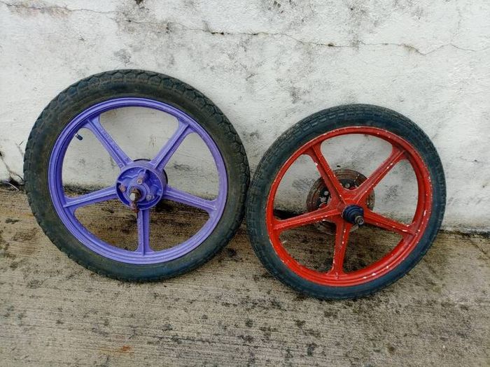 Kawasaki AR80 wheels