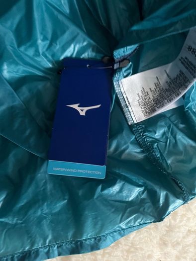 Mizuno Aero running Jacket water wind protection top size small brand new with tag
