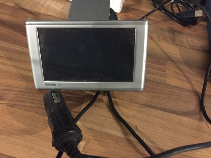 Garmin Nuvi Sat Nav With Windscreen Mount And Car Charger.