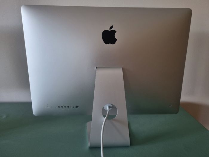 iMac 27" 5K (Mid 2020) - i7 3.8GHz / 32GB RAM / 1TB SSD - Perfect Condition