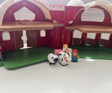 Battat Big Red Barn animal farm playset