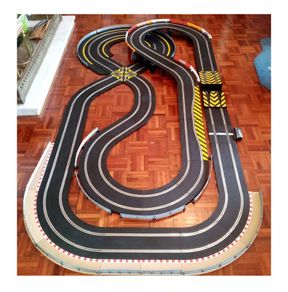 Scalextric 8x4 Speed Champions Set: Gulf Cars Edition