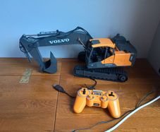 remote control Volvo digger
