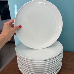 set of 12 Dinner plates
