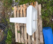 basin and pedistal