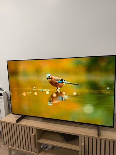 LG OLED C4 42 - 4K Smart TV - Excellent Condition