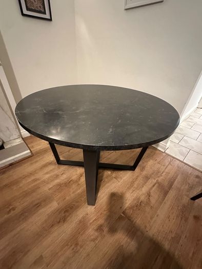 Dining Table & 4x Chairs
