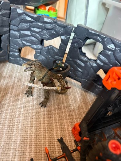 Schleich Battle Cave + Figurines