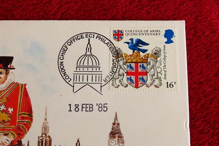 Collectors lot Vintage UK coins sets & coin stamp covers