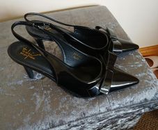 Women's patent leather shoes size 6