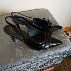 Women's patent leather shoes size 6