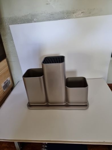 Utensils holder