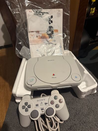 PlayStation 1 slim boxed