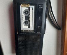 Tape / cassette  voice recorder / dictation machine / player
