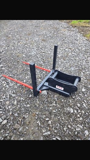 Silage wheel pushers