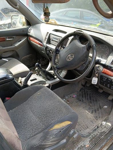 Breaking Toyota land cruiser 2005 diesel